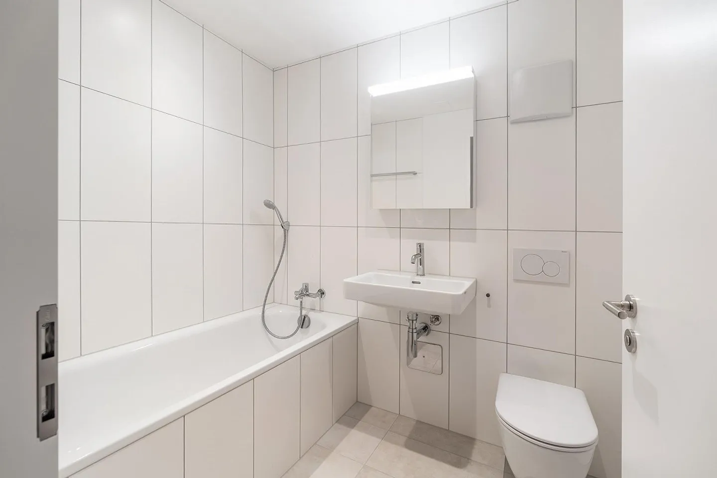 Contemporary living comfort combined with historical charm - Photo 10 of 13