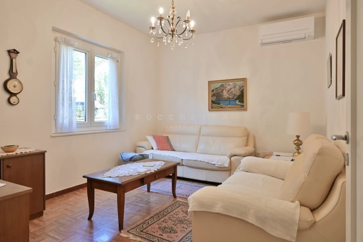 Semi-detached house in the nucleus with great potential - Photo 10 of 12