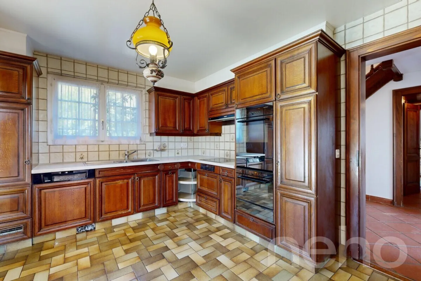 Villa spaziosa con grande potenziale e vista mozzafiato, vicino a Nyon - Foto 9 di 12