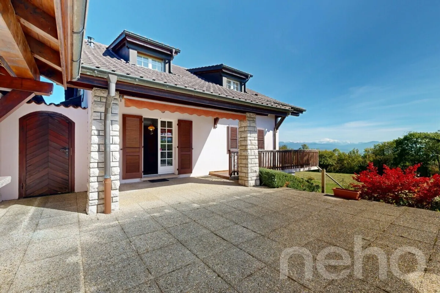 Villa spaziosa con grande potenziale e vista mozzafiato, vicino a Nyon - Foto 10 di 12