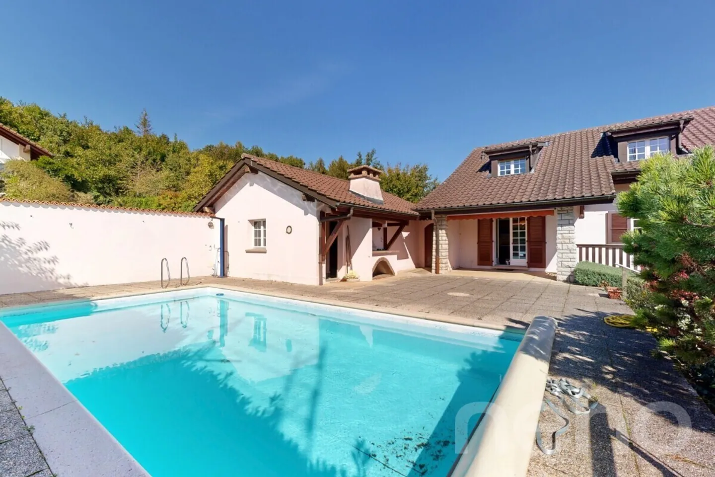 Villa spaziosa con grande potenziale e vista mozzafiato, vicino a Nyon - Foto 11 di 12