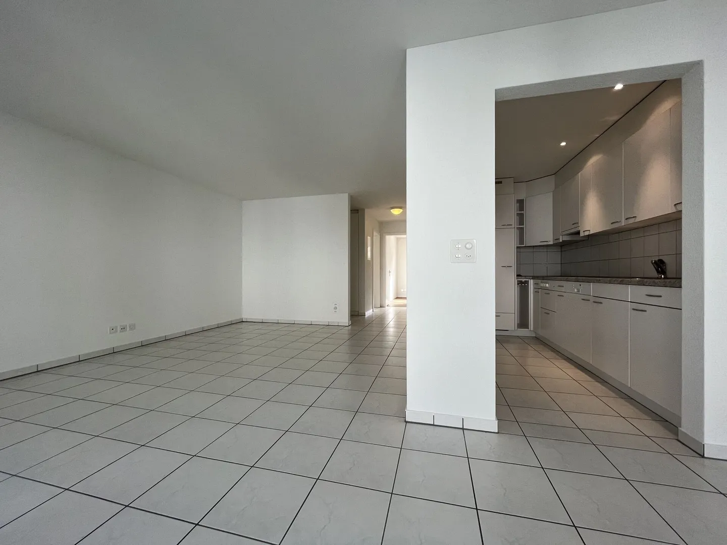 Spacious 4.5-room apartment in Altishofen - Photo 2 of 12