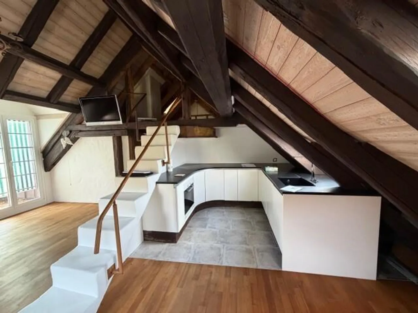 Appartement loft élégant avec galerie et charme rétro - Photo 2 sur 6