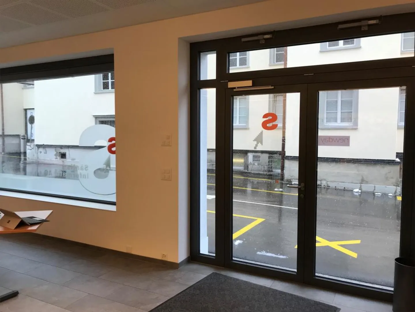 100 m2 Office - Photo 3 of 9