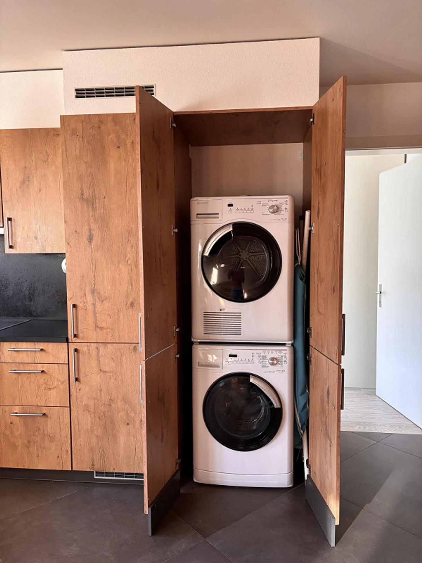 APPARTAMENTO ARREDATO 2.5 STANZE DA RIPRENDERE - RUE DE LAUSANNE 146, SION - Foto 1 di 22