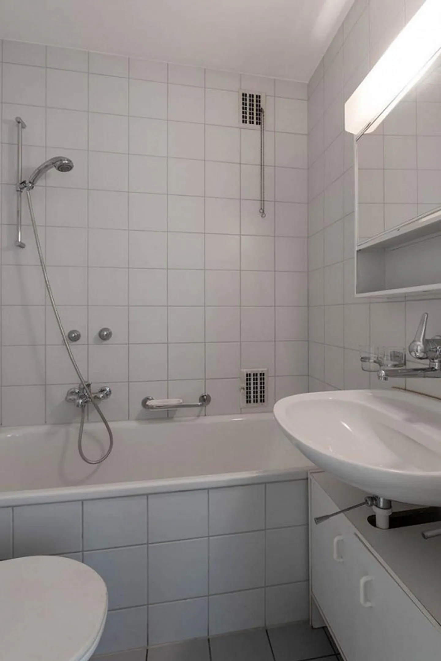 RENT WITHOUT DEPOSIT - Living and thriving in an urban central location - Photo 3 of 6