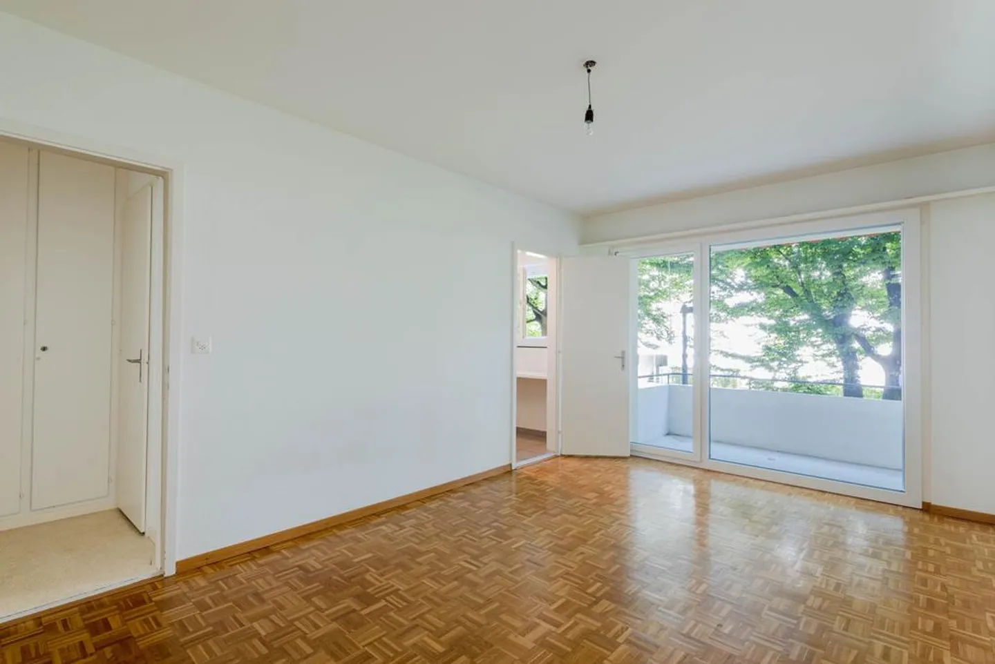 RENT WITHOUT DEPOSIT - Living and thriving in an urban central location - Photo 4 of 6