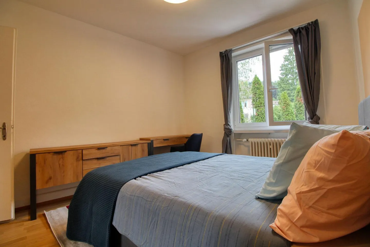 Furnished Room Near Klusplatz - Photo 2 of 10