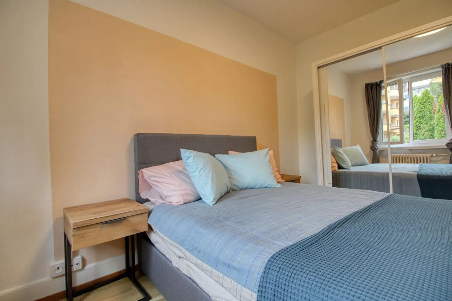 Furnished Room Near Klusplatz - Photo 3 of 10