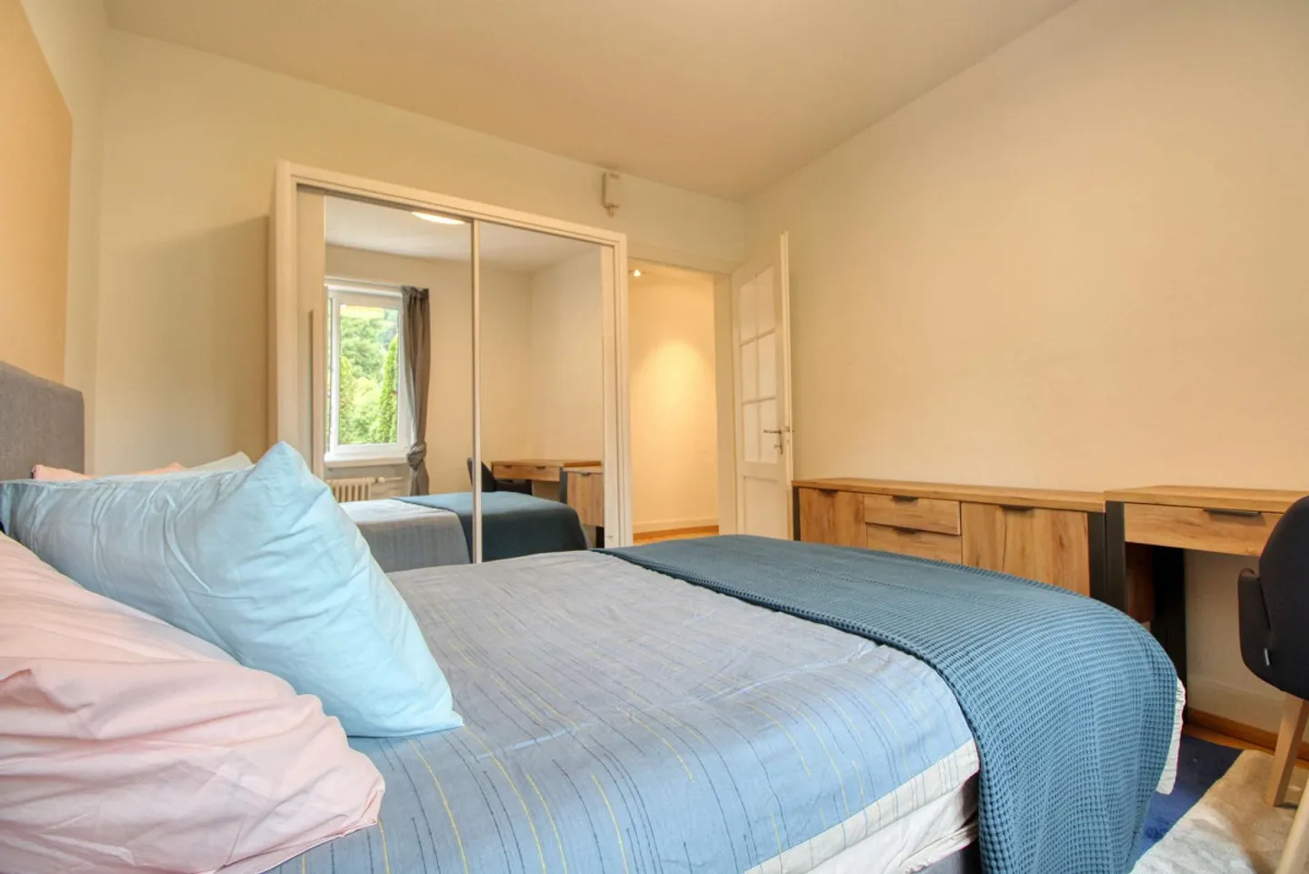 Furnished Room Near Klusplatz - Photo 4 of 10