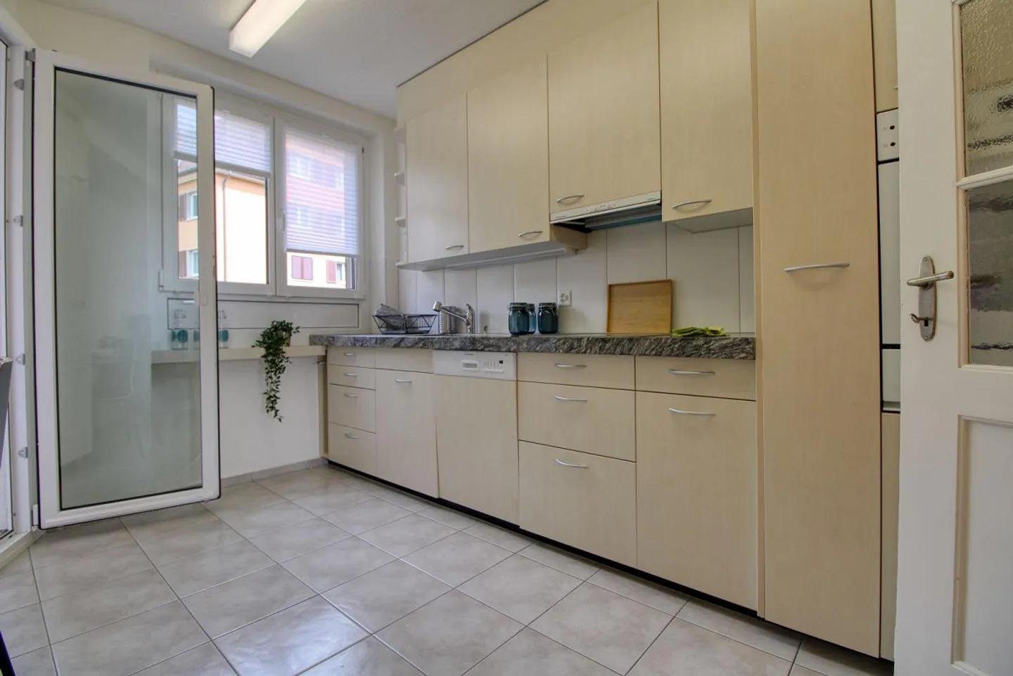 Furnished Room Near Klusplatz - Photo 6 of 10