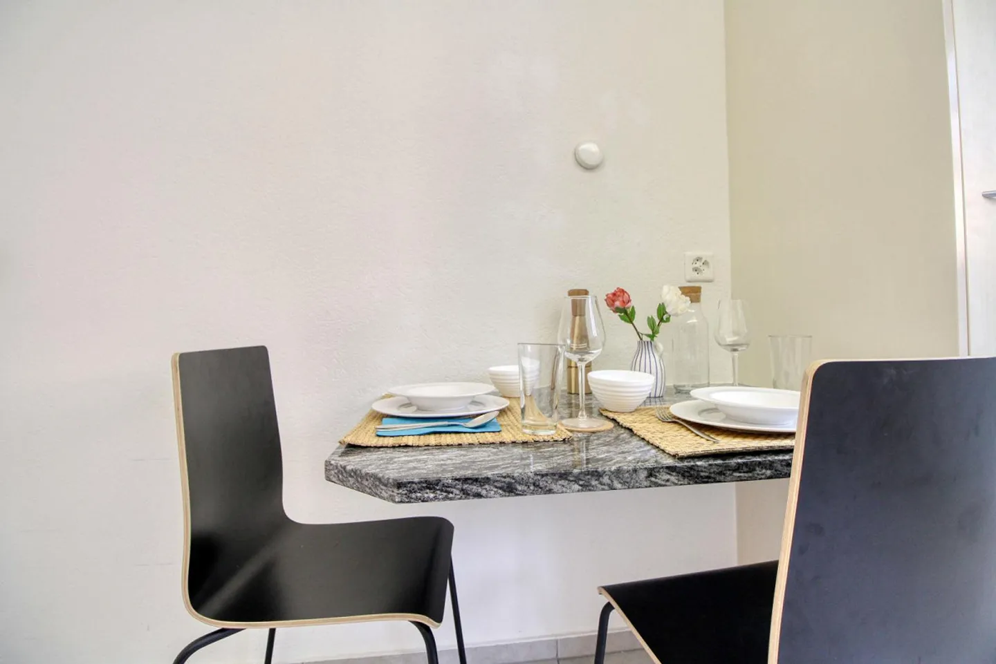 Furnished Room Near Klusplatz - Photo 8 of 10