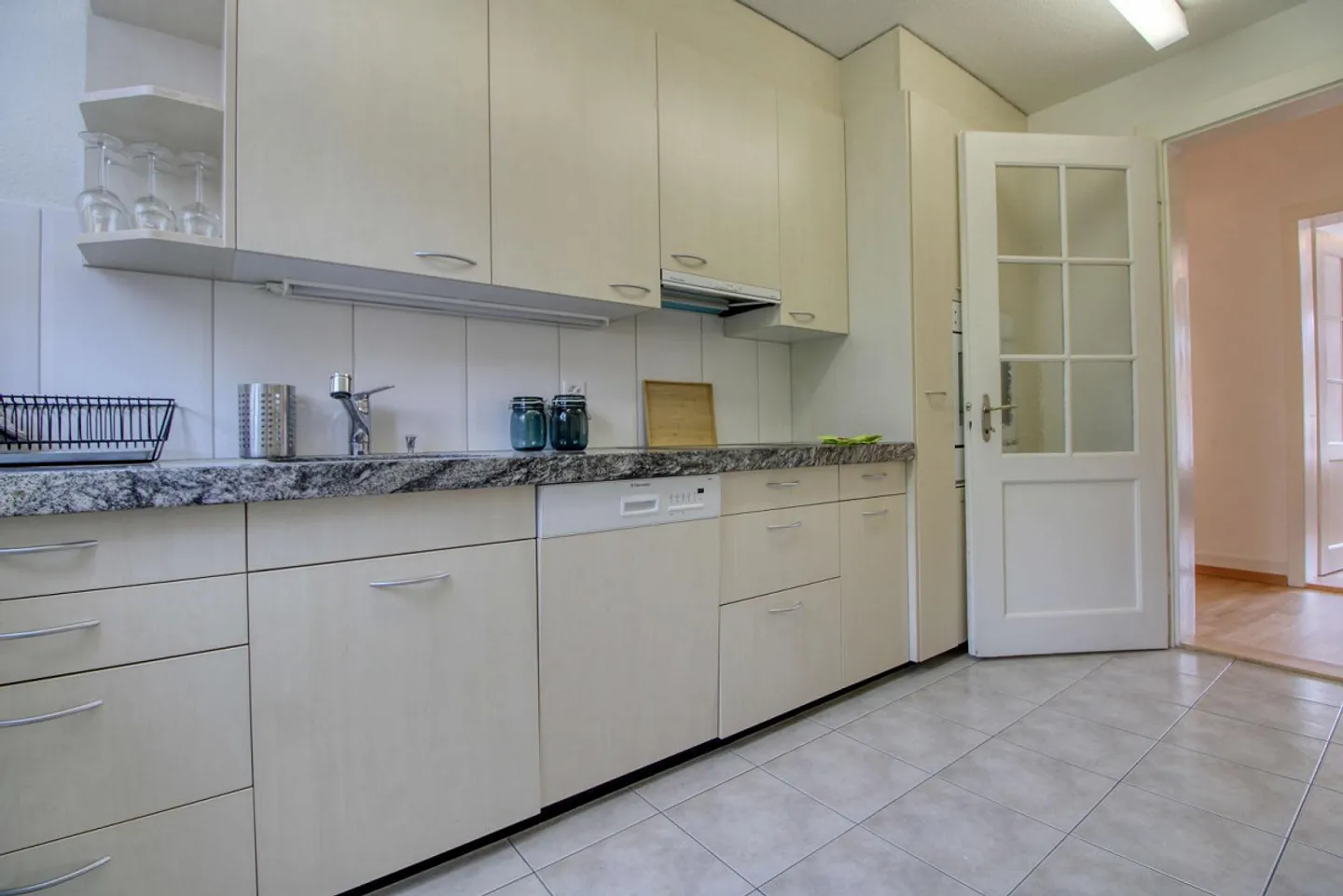 Furnished Room Near Klusplatz - Photo 7 of 10