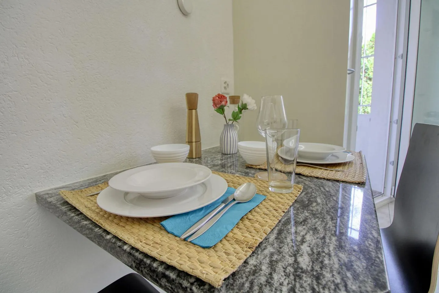 Furnished Room Near Klusplatz - Photo 9 of 10