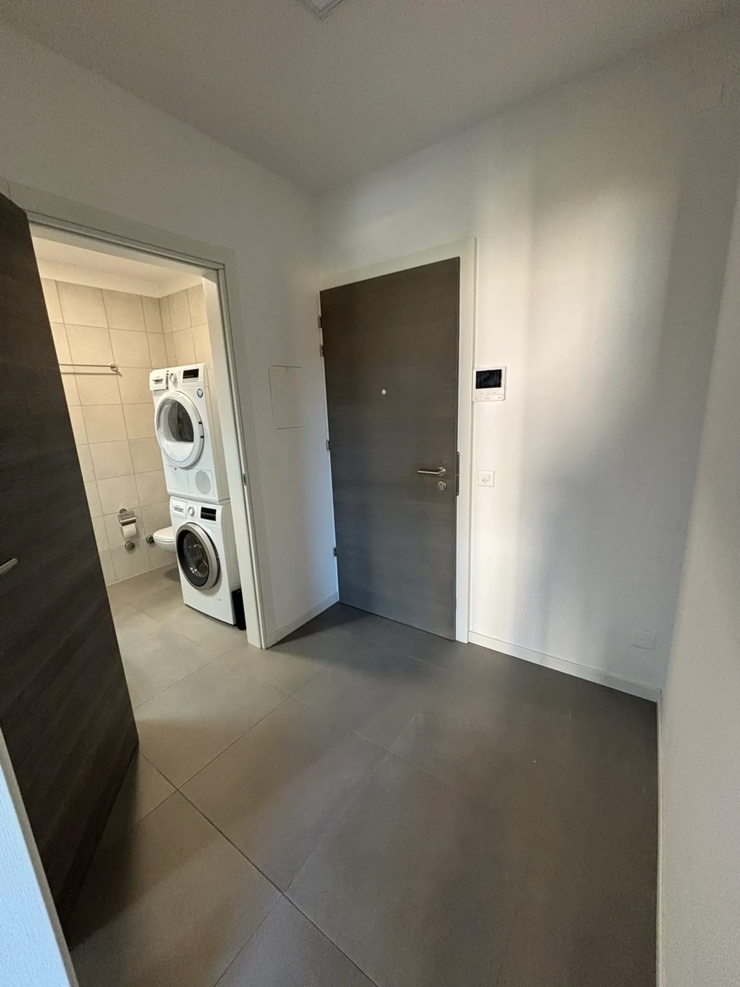 Miete helles 2.5-Zimmer-Wohnung in einem kürzlich renovierten Gebäude - Foto 7 von 10
