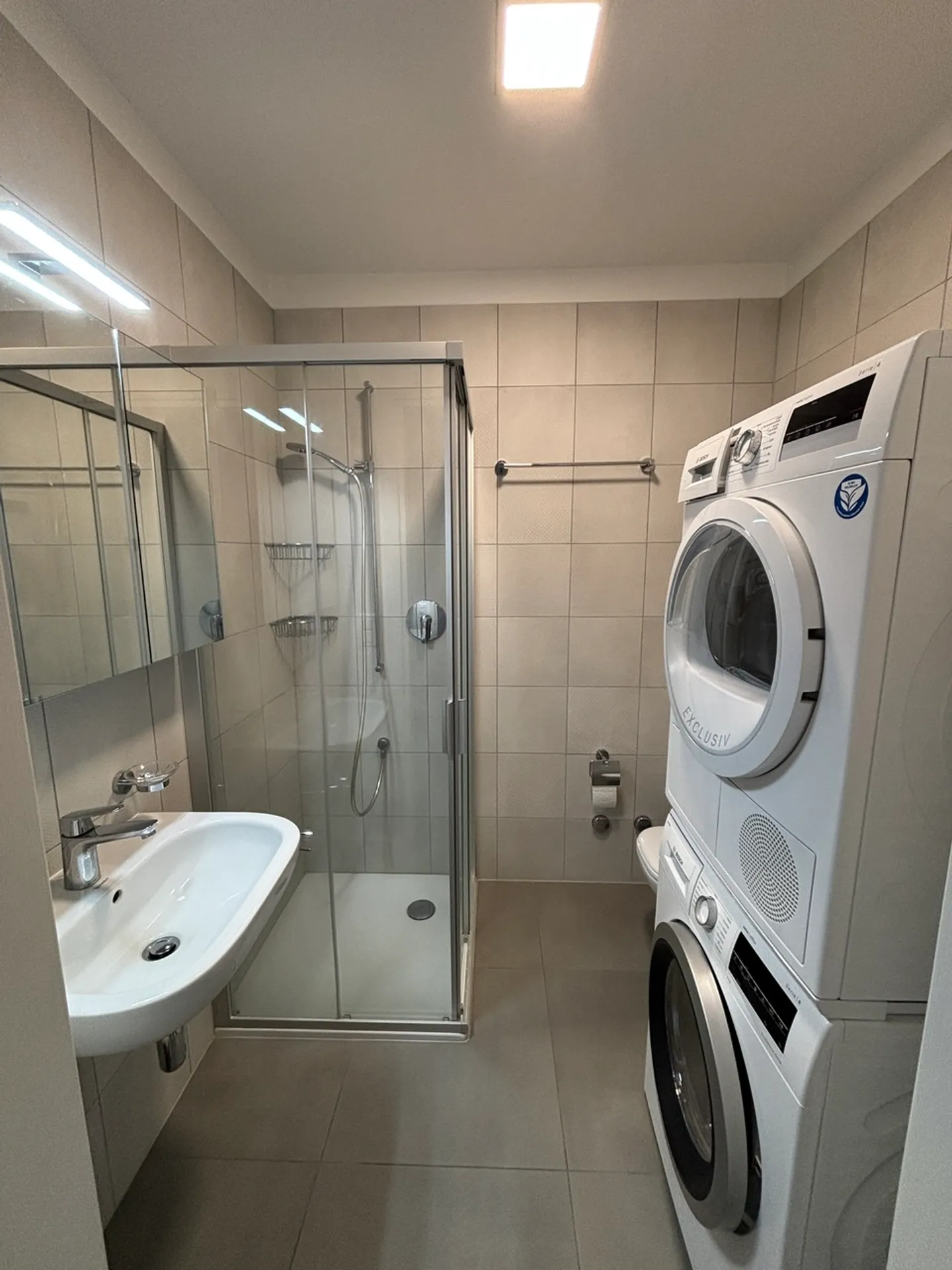 Miete helles 2.5-Zimmer-Wohnung in einem kürzlich renovierten Gebäude - Foto 8 von 10