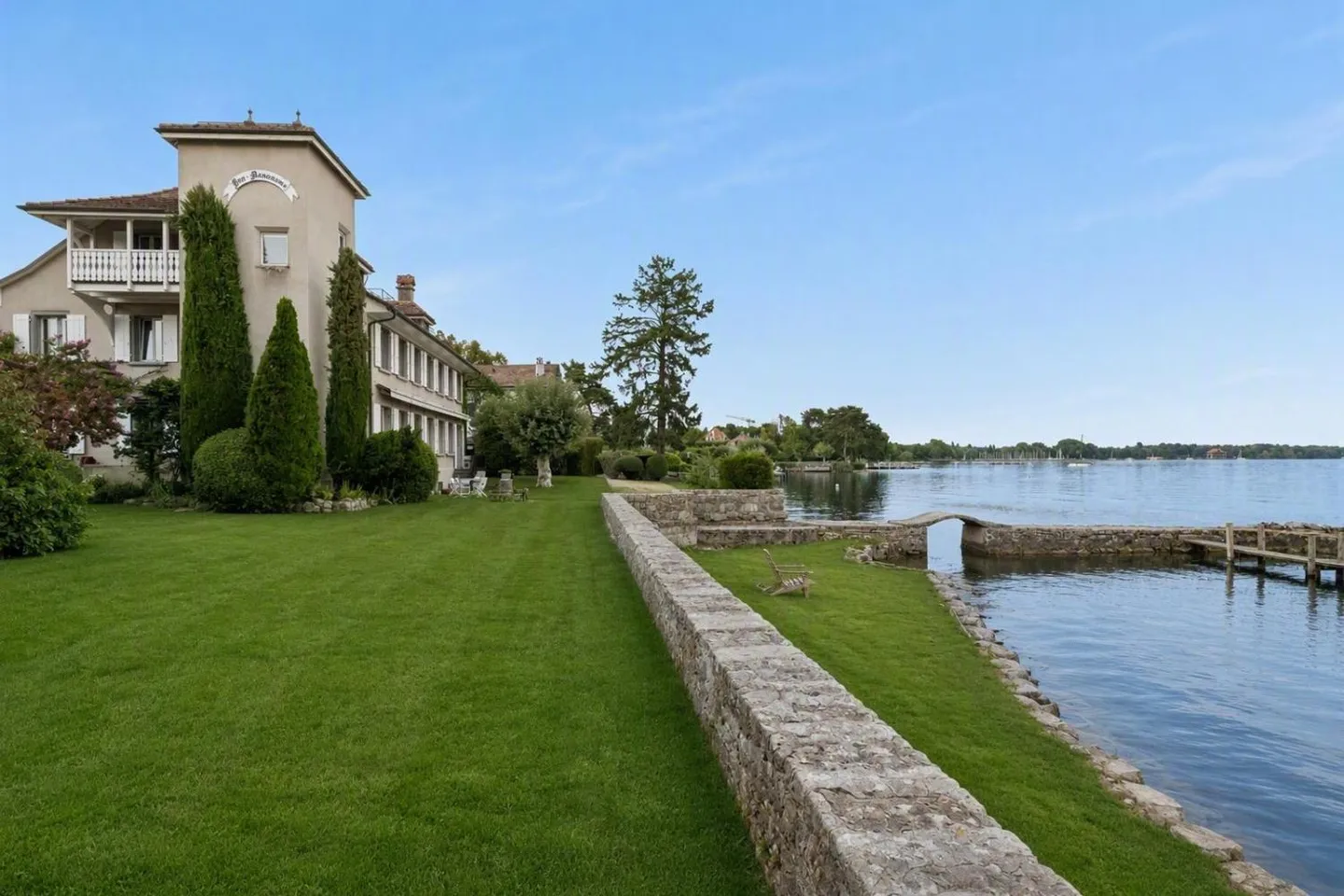 Bâtiment extraordinaire directement au bord de l'eau - Photo 3 sur 4