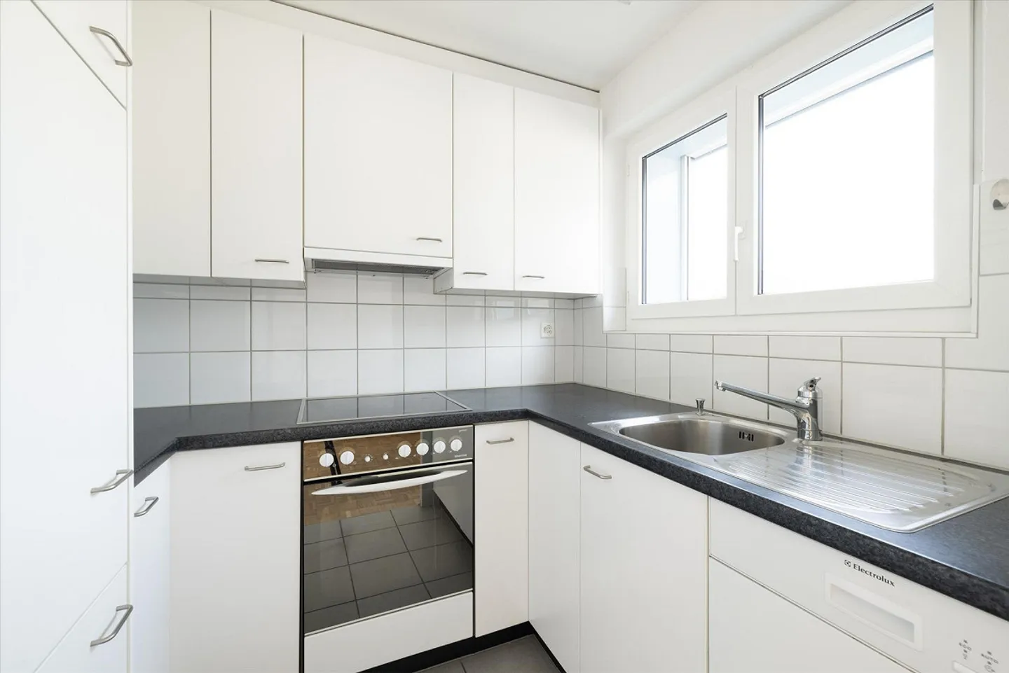 Cozy apartment seeks new tenant! - Photo 4 of 7