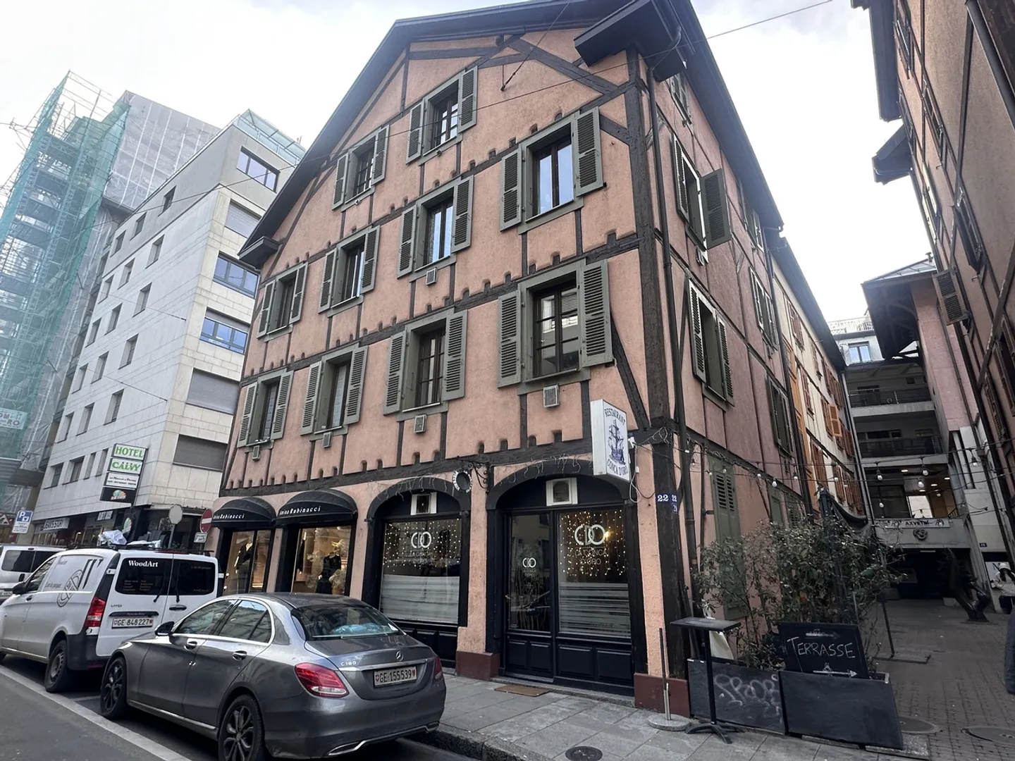 Charming Restaurant in Eaux-Vives - Photo 1 of 3