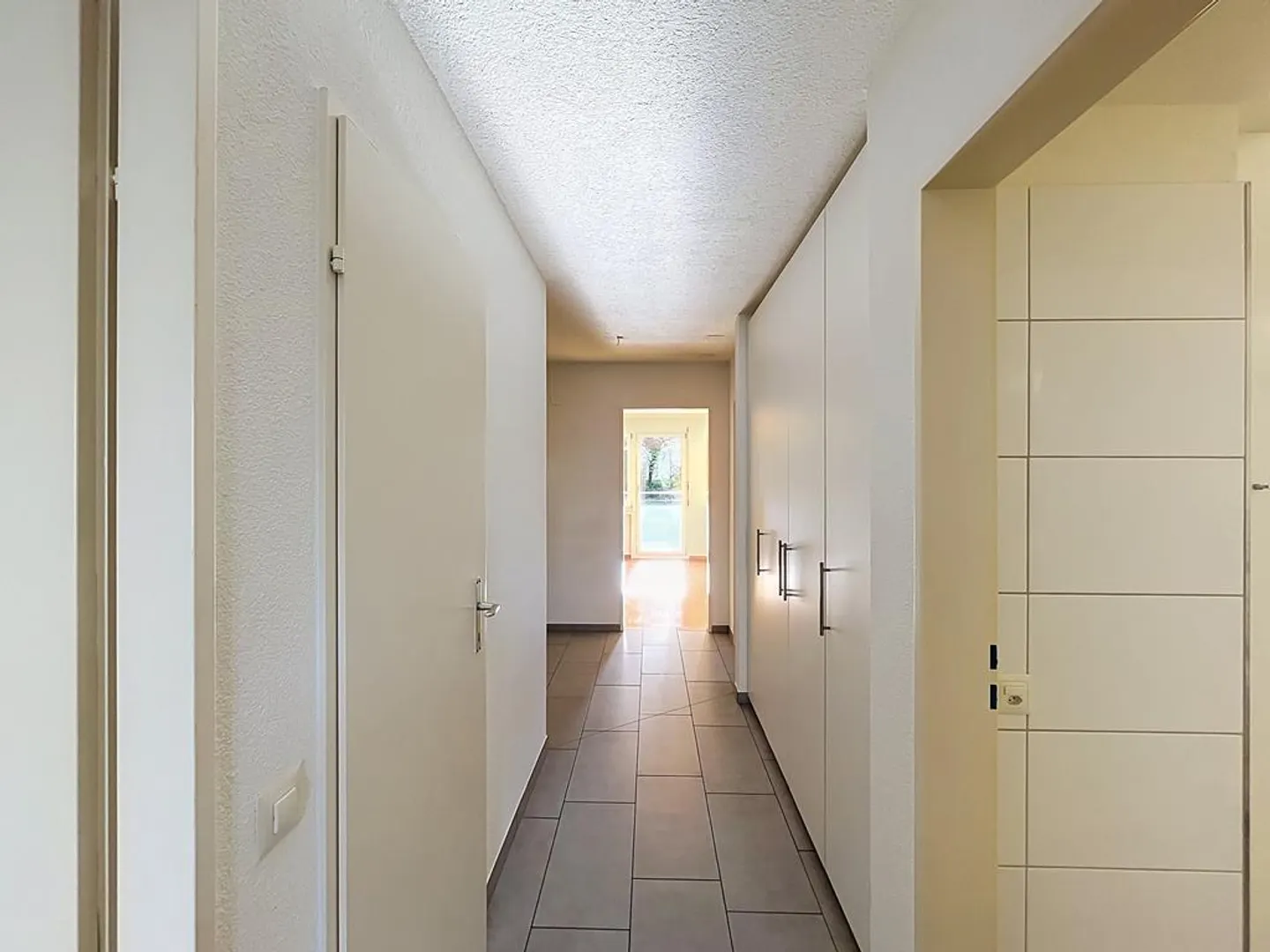 Attraktive und helle 3.5-Zimmerwohnung in Winterthur Seen - Foto 6 di 11