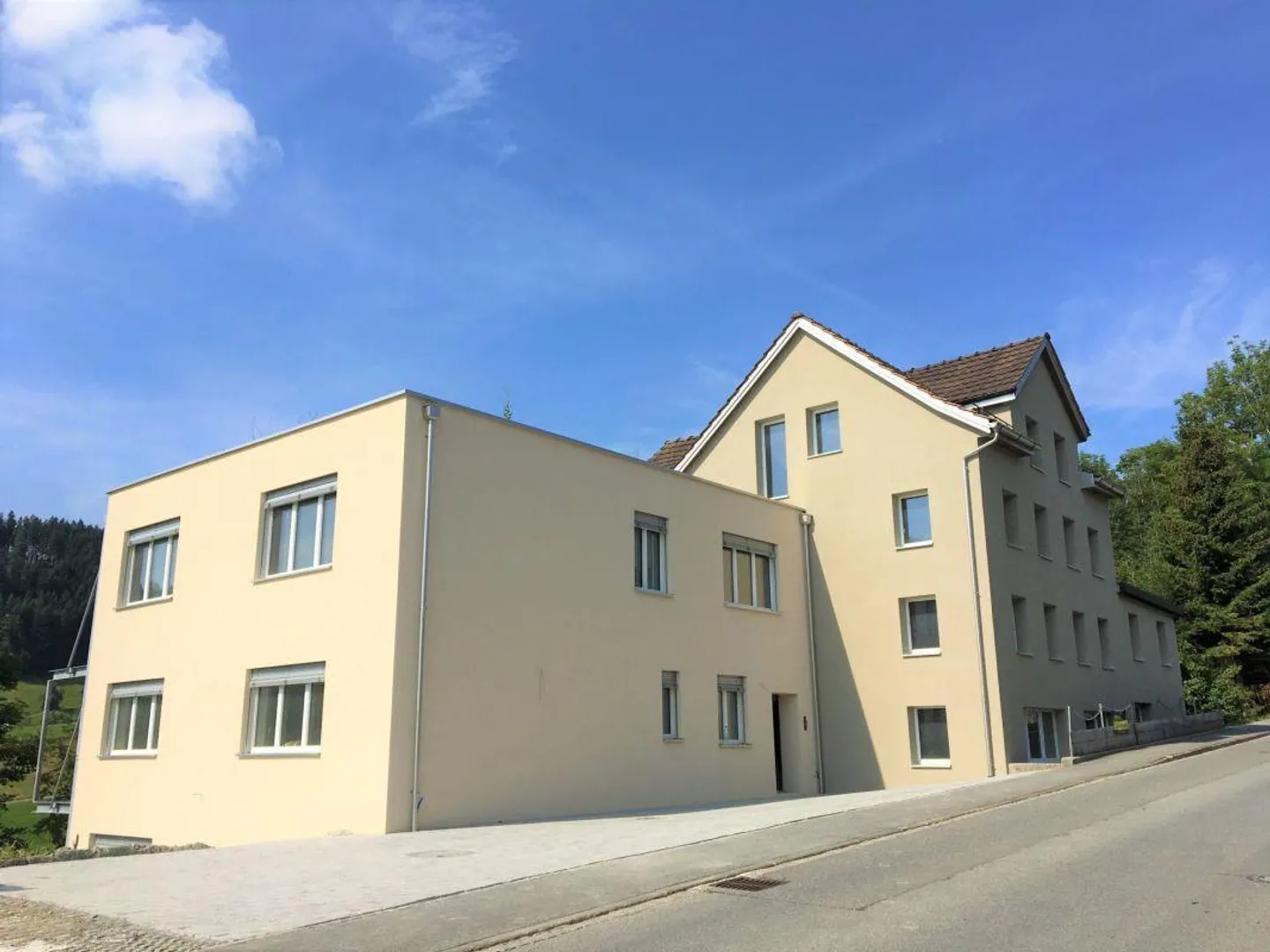 Beautiful and bright 3.5 room apartment for rent - Photo 1 of 6