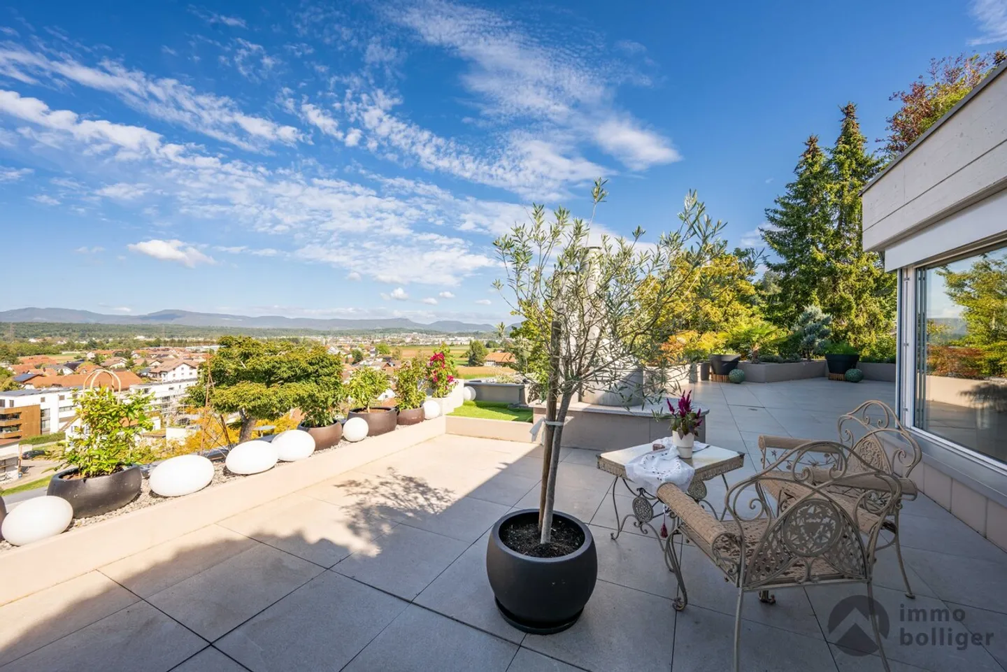 Au-dessus des toits – terrasse de 96 m2 avec vue dégagée - Photo 1 sur 15