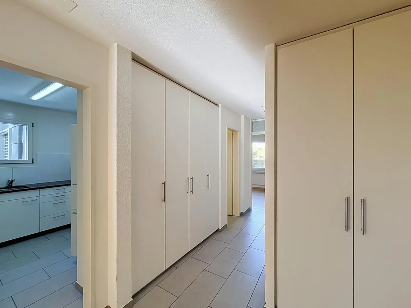 Attraktive und helle 3.5-Zimmerwohnung in Winterthur Seen - Foto 5 di 11