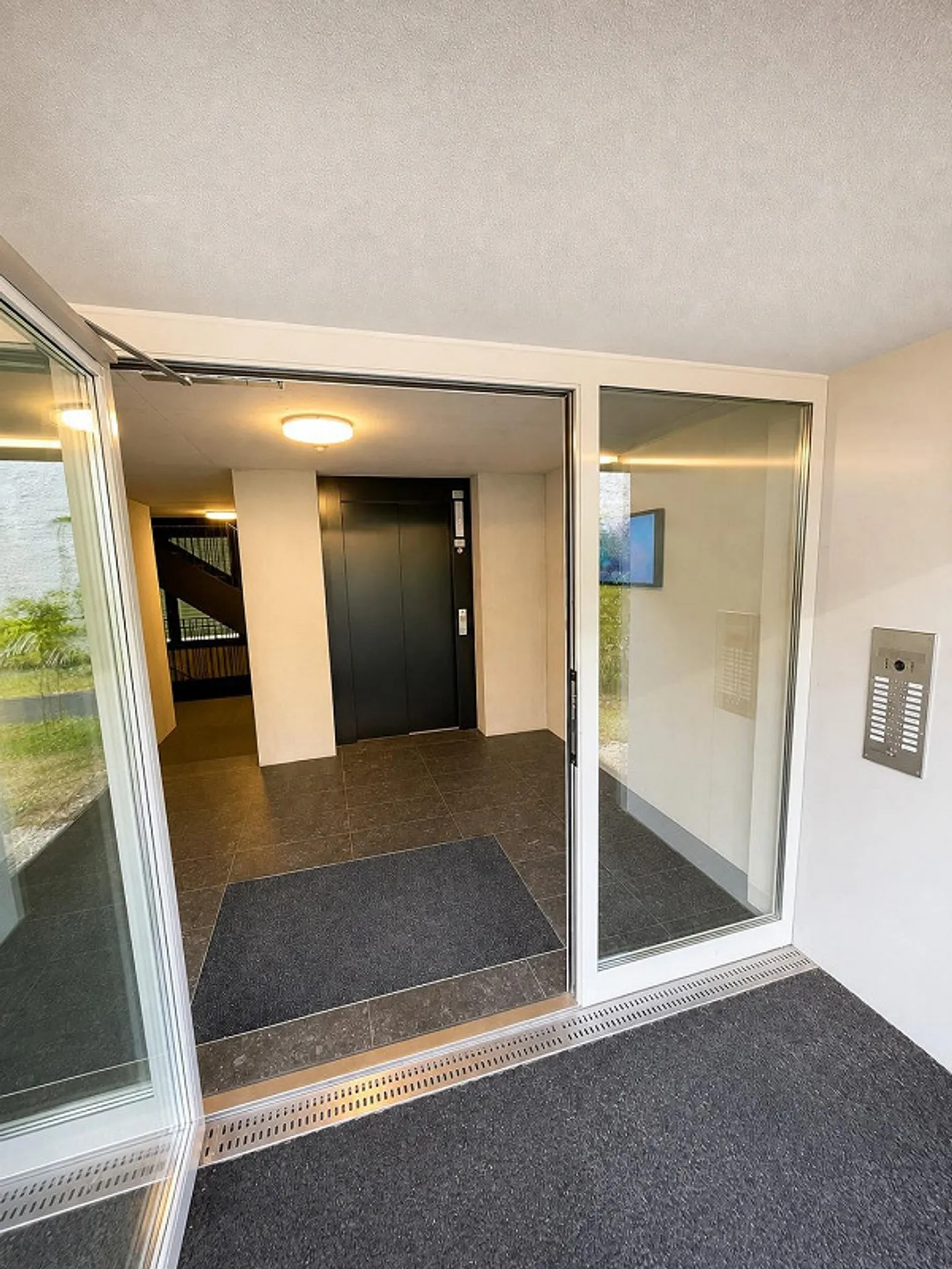Accogliente appartamento di 2.5 locali con balcone a Basilea - Foto 3 di 9