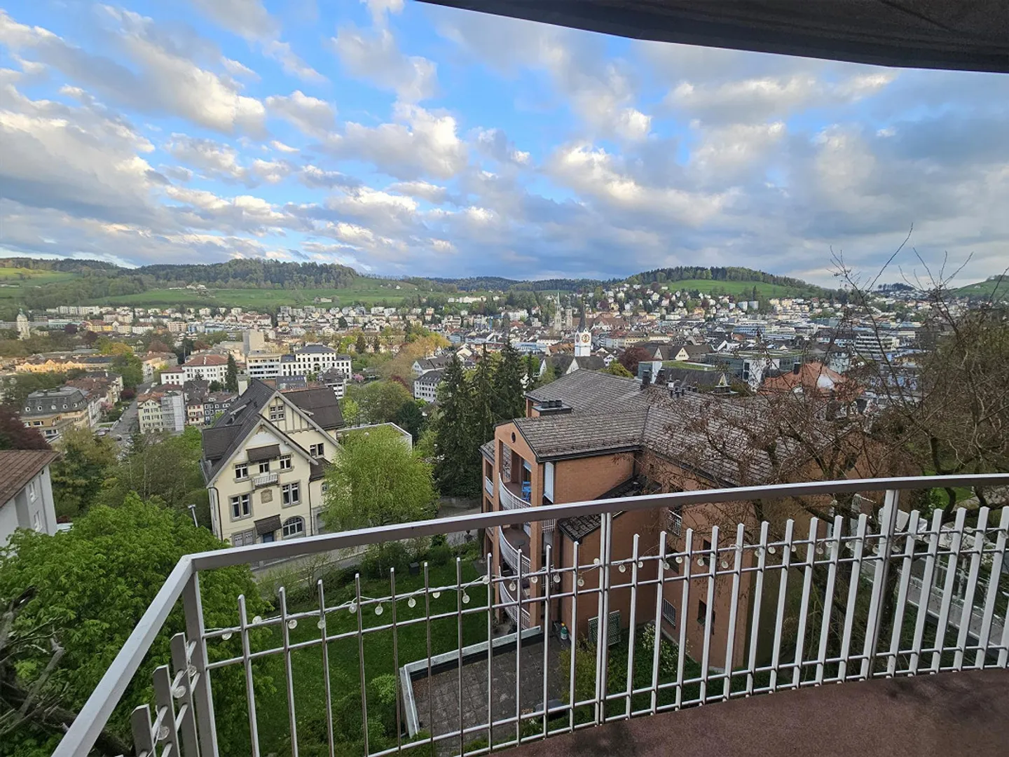 Stilvolles Apartment mit Stadtblick - Foto 1 von 8