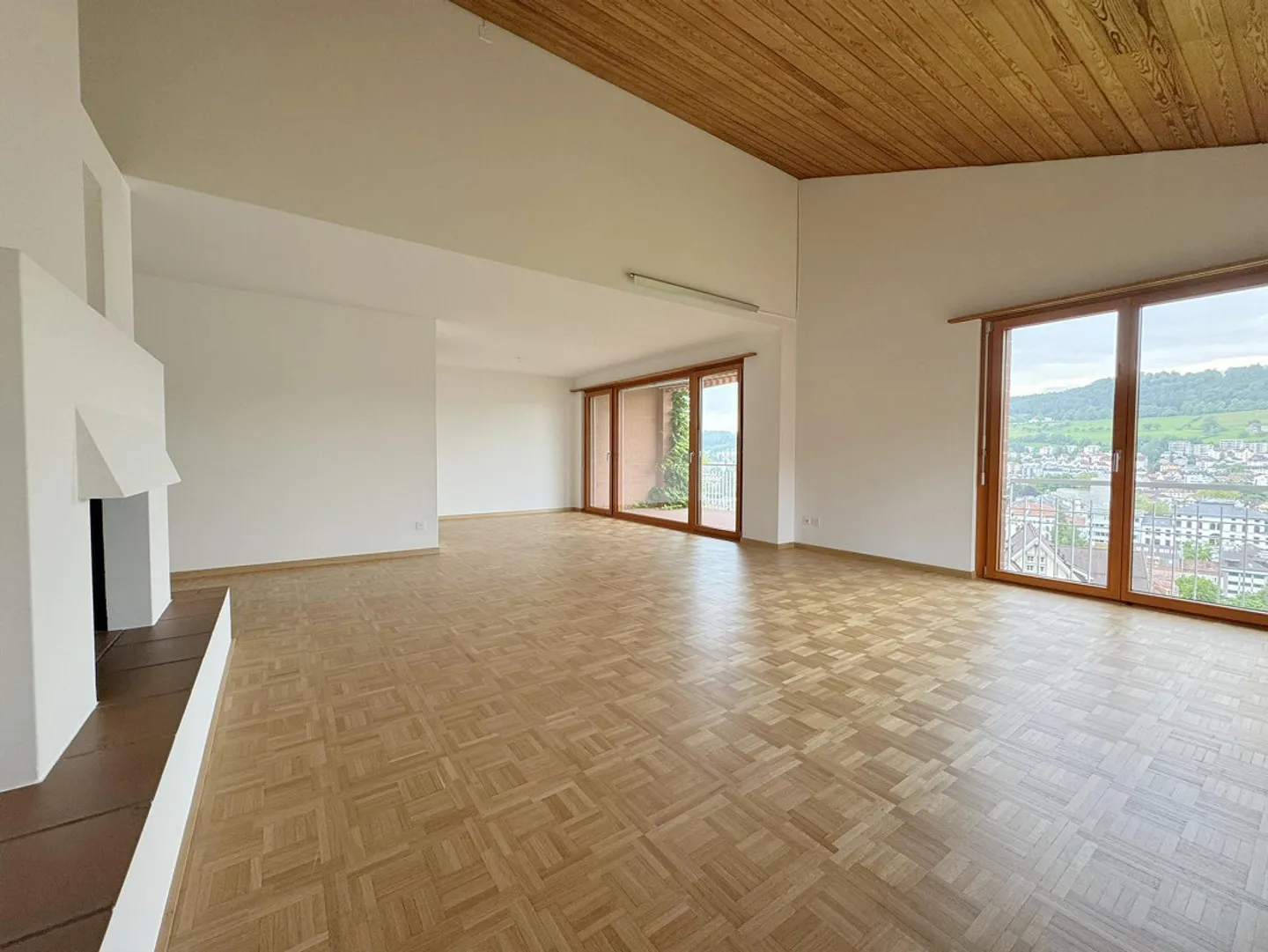 Stilvolles Apartment mit Stadtblick - Foto 3 von 8