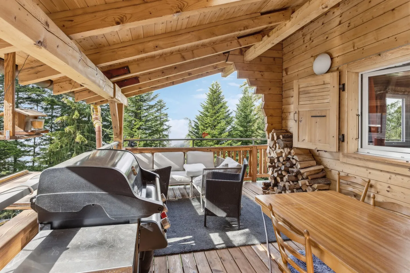 Magnificent Chalet with 2 Apartments on a 1000 m² Plot - Photo 3 of 6