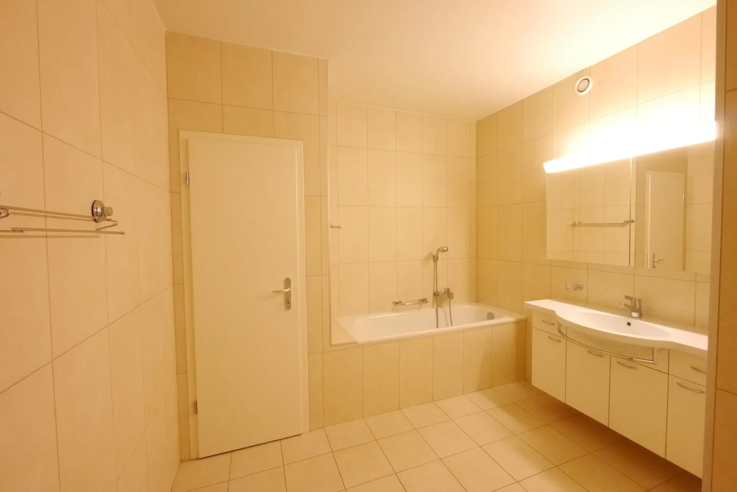 A NE PAS MANQUER !!!! MAGNIFIQUE 4 PIECES A FLORISSANT - Photo 13 sur 13