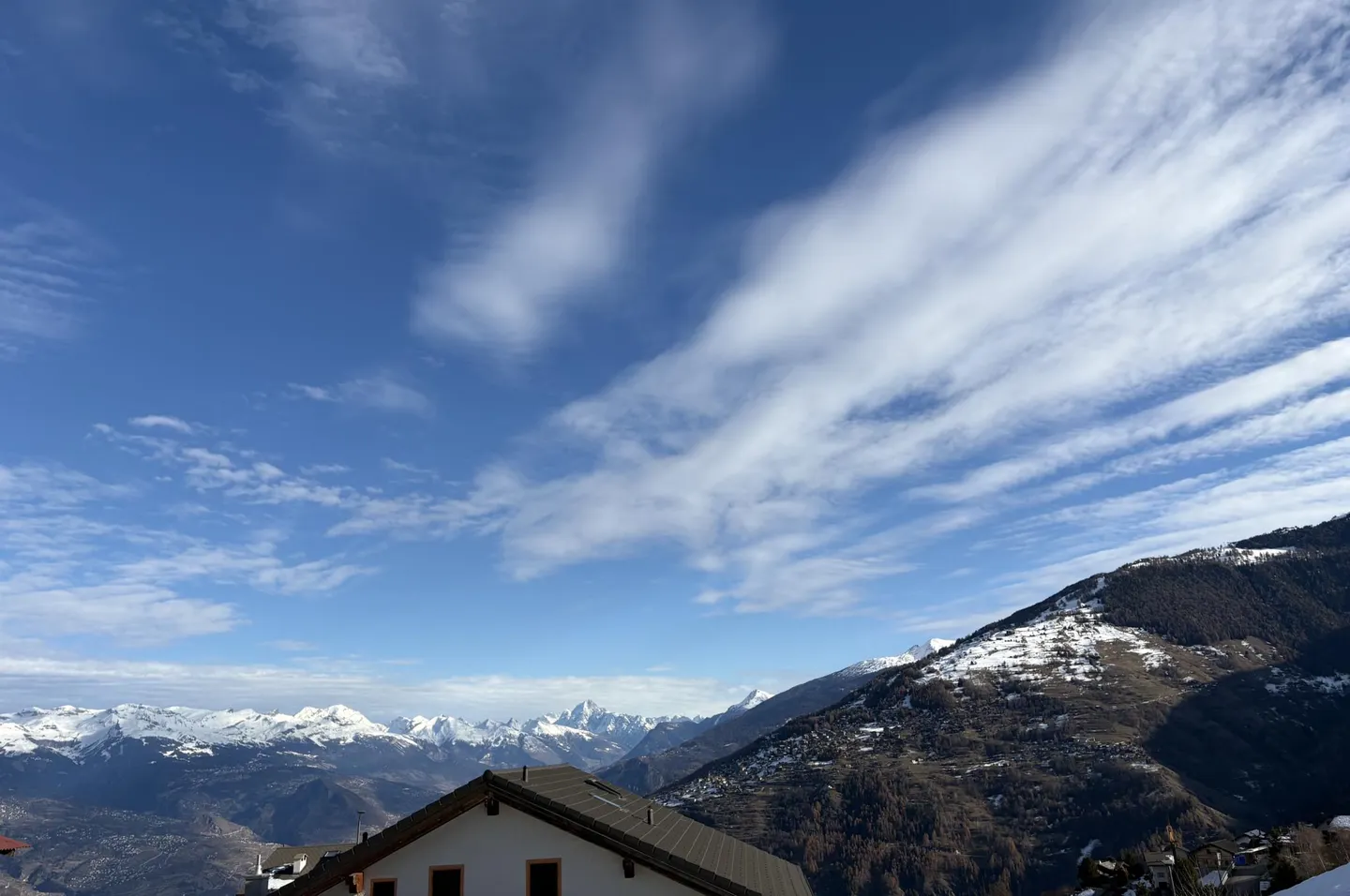 Appartement d'exception dans un chalet - Photo 3 sur 7
