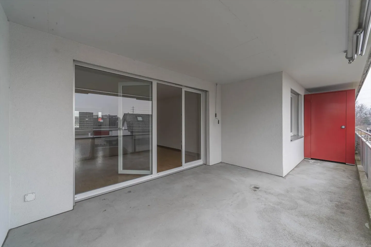 Vivere nel verde in una proprietà moderna - Foto 1 di 4