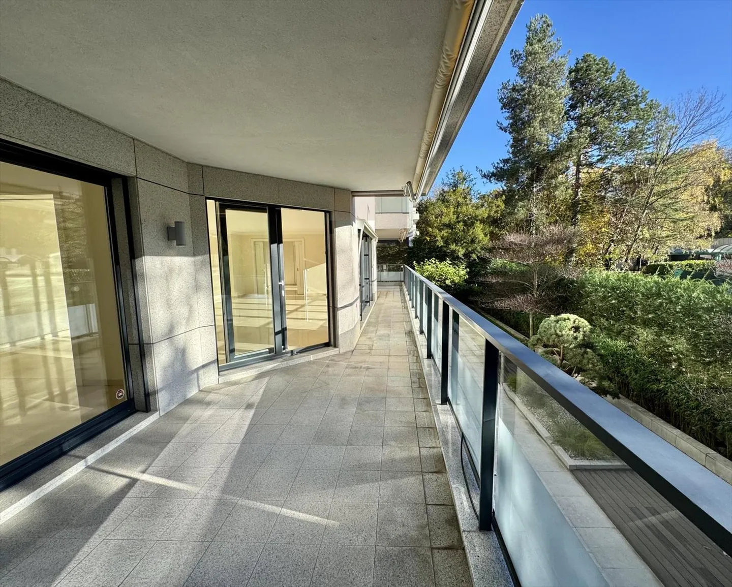 Superb apartment just steps from the city center - Photo 6 of 13