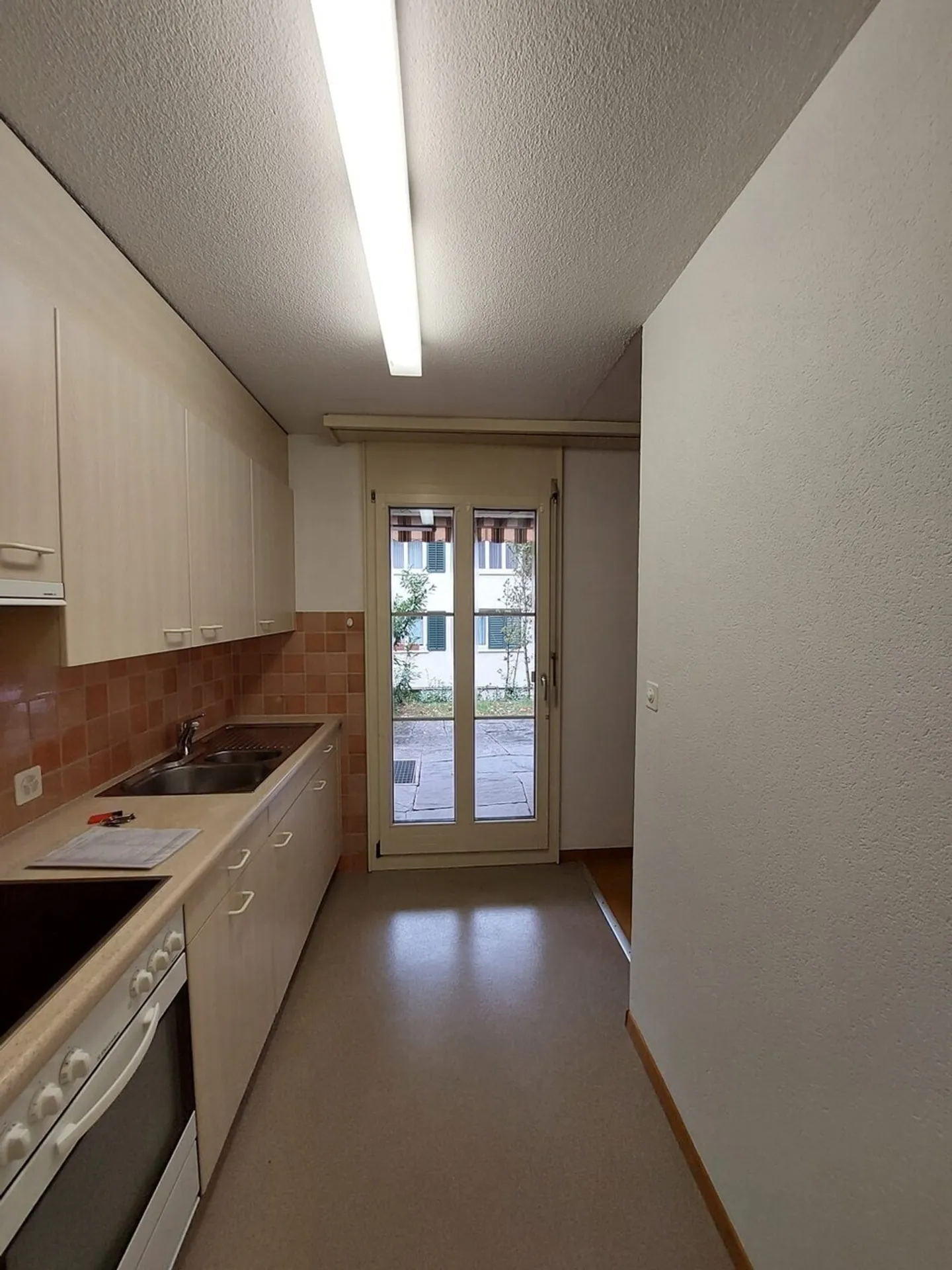 Sunny Apartment with Garden - Photo 3 of 6