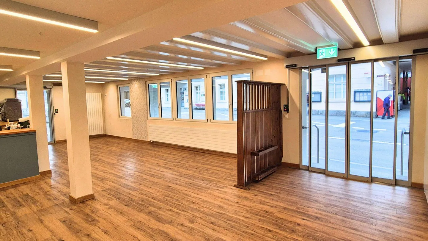 Espace commercial directement à côté de la gare - Photo 2 sur 4