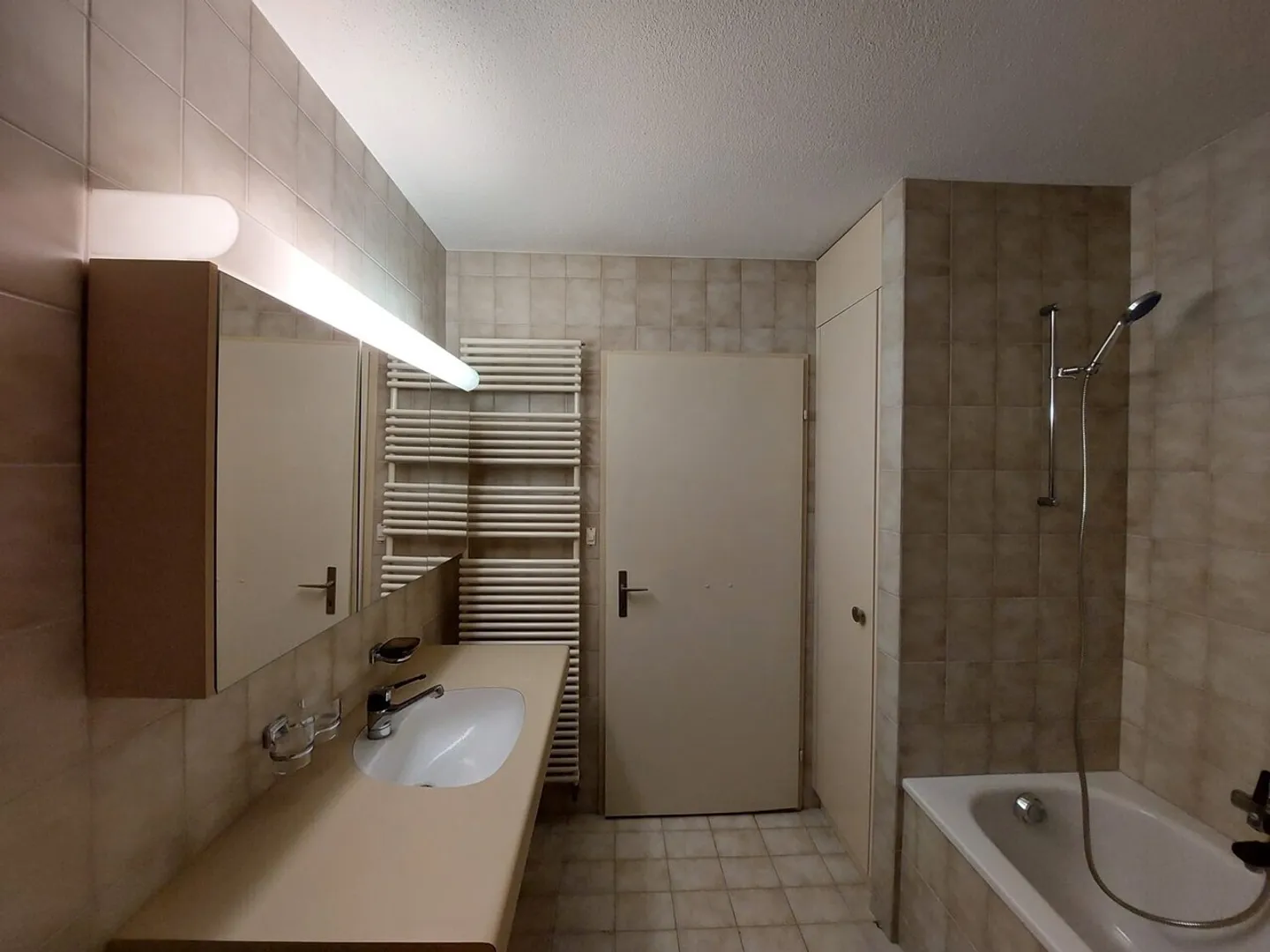 Sunny Apartment with Garden - Photo 6 of 6