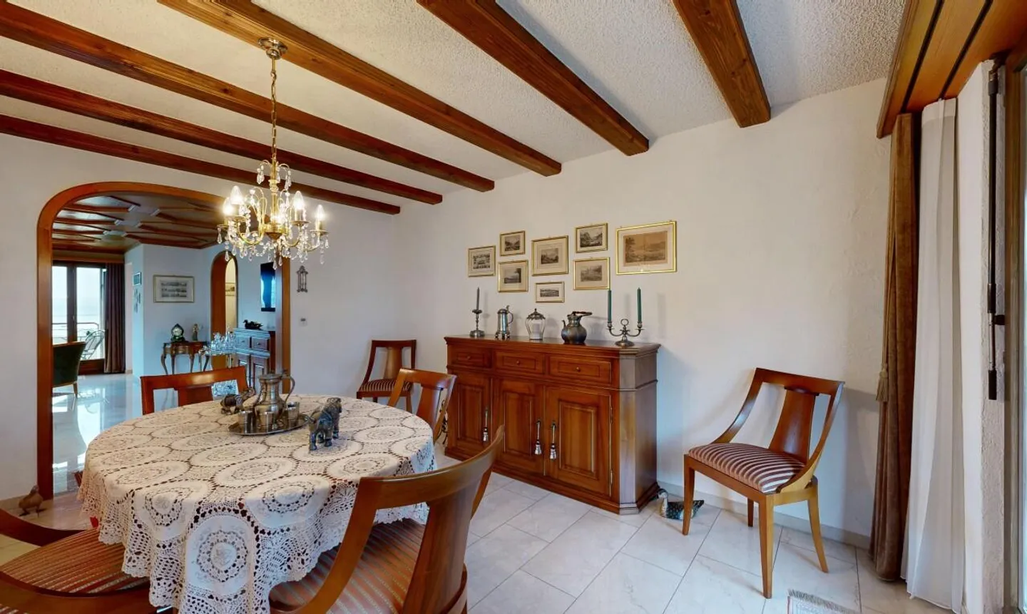 Charming Apartment with Lake View - Photo 7 of 11