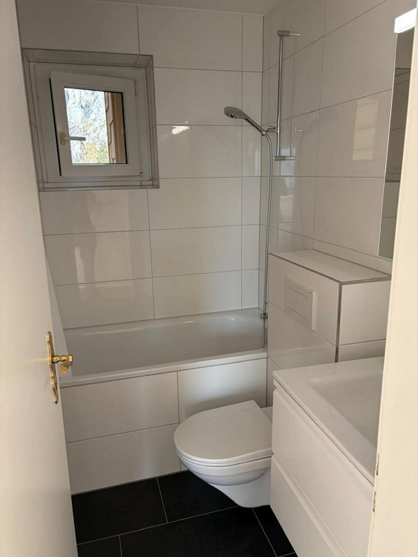 Modern sanierte 3-Zimmerwohnung mit Seesicht an ruhiger Lage - Foto 3 von 10