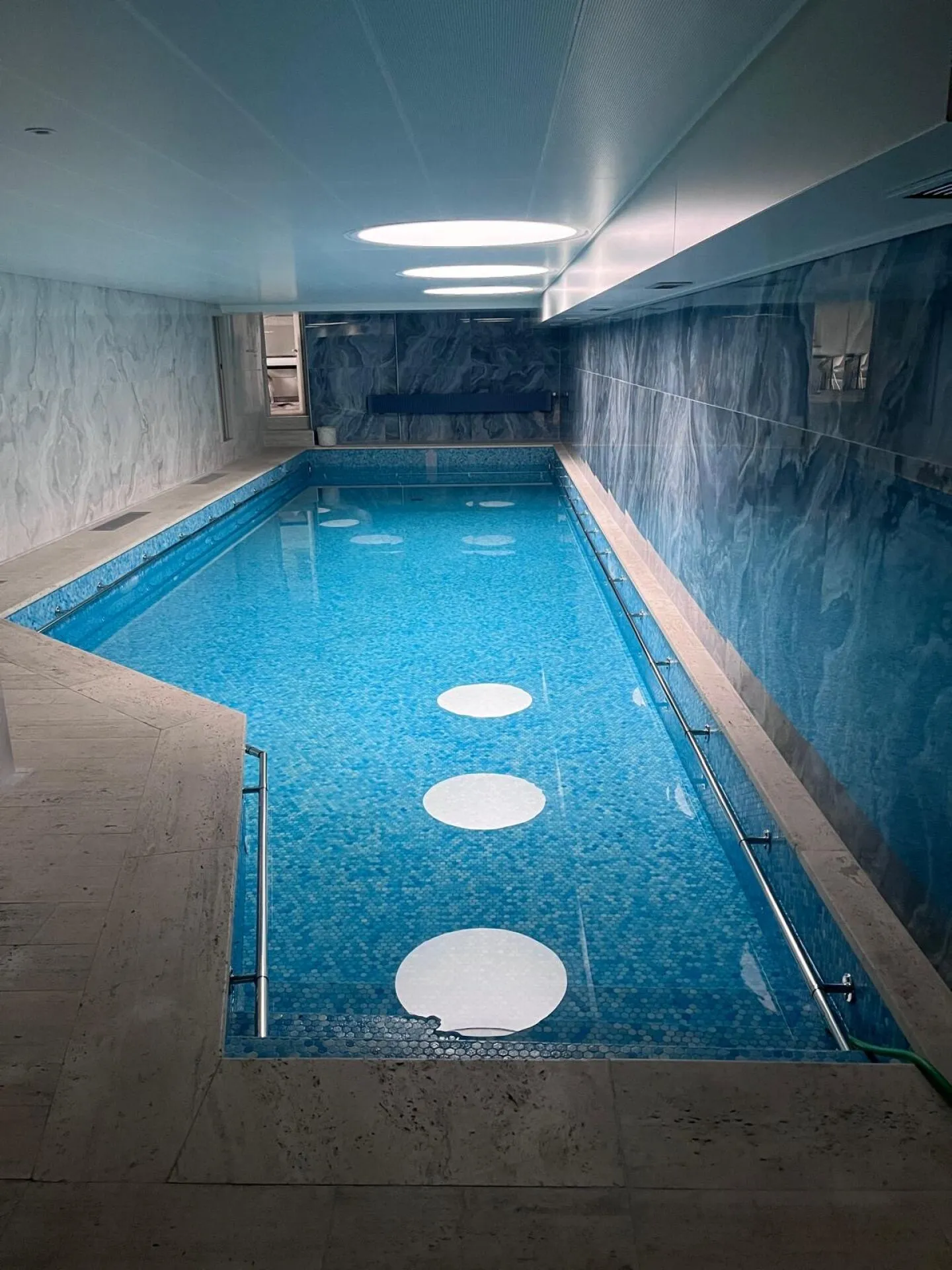 Chalet avec piscine intérieur à Crans-Montana - Location à la semaine ou au mois - Photo 11 sur 12