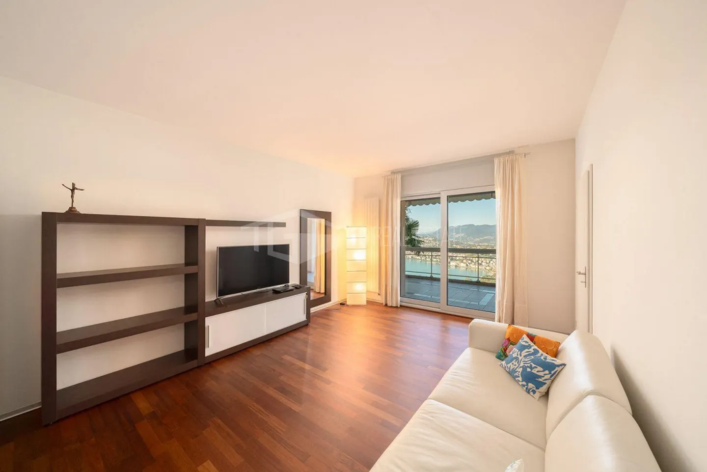 DUPLEX WITH GARDEN AND PANORAMIC VIEW OF THE LAKE - Photo 11 of 30