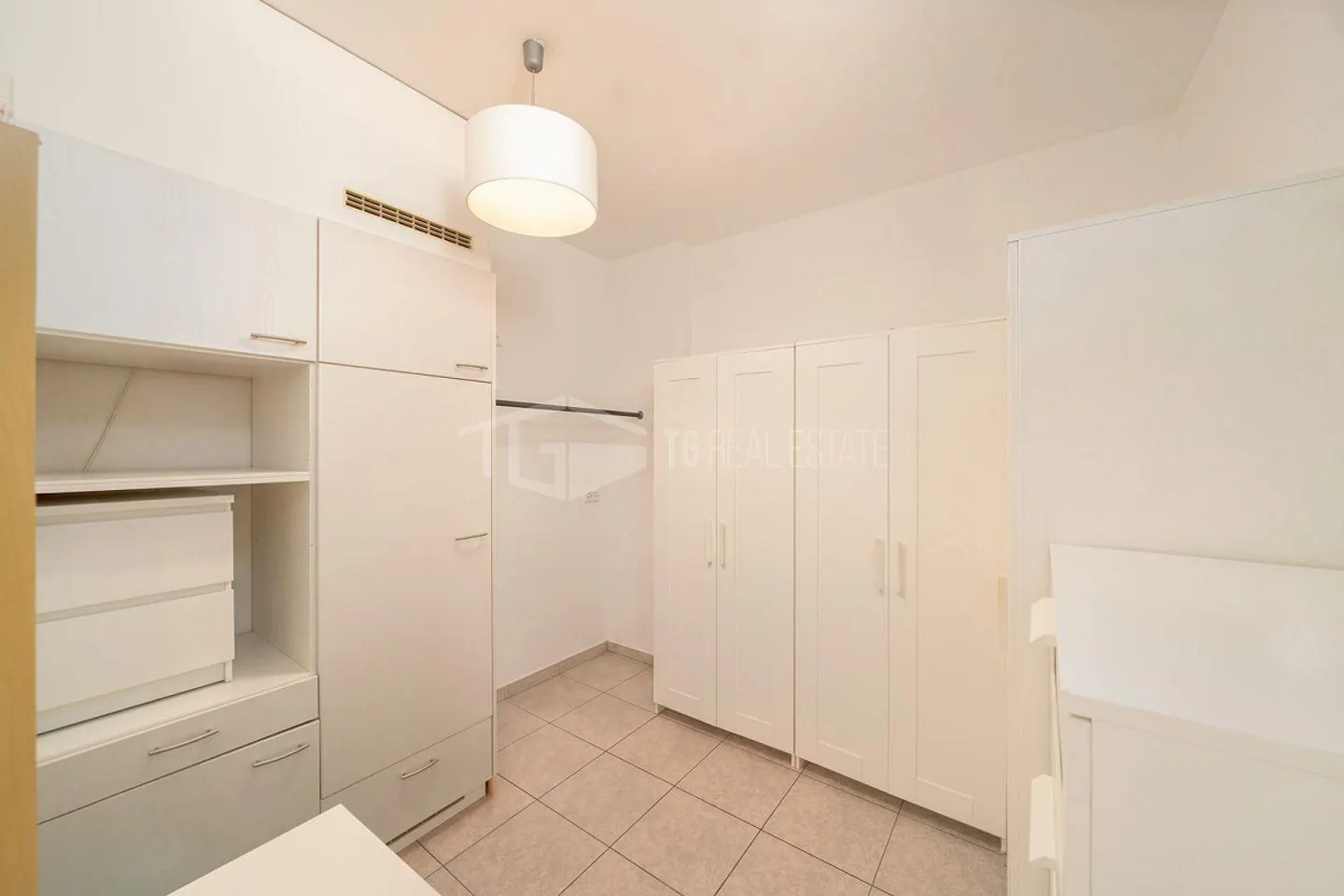 DUPLEX WITH GARDEN AND PANORAMIC VIEW OF THE LAKE - Photo 15 of 30