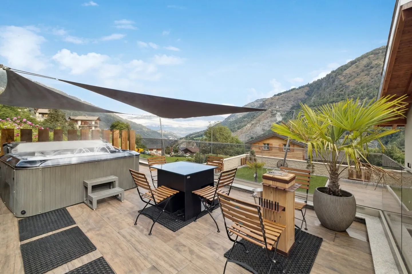 Maison moderne de 6,5 pièces avec jardin - Photo 2 sur 11