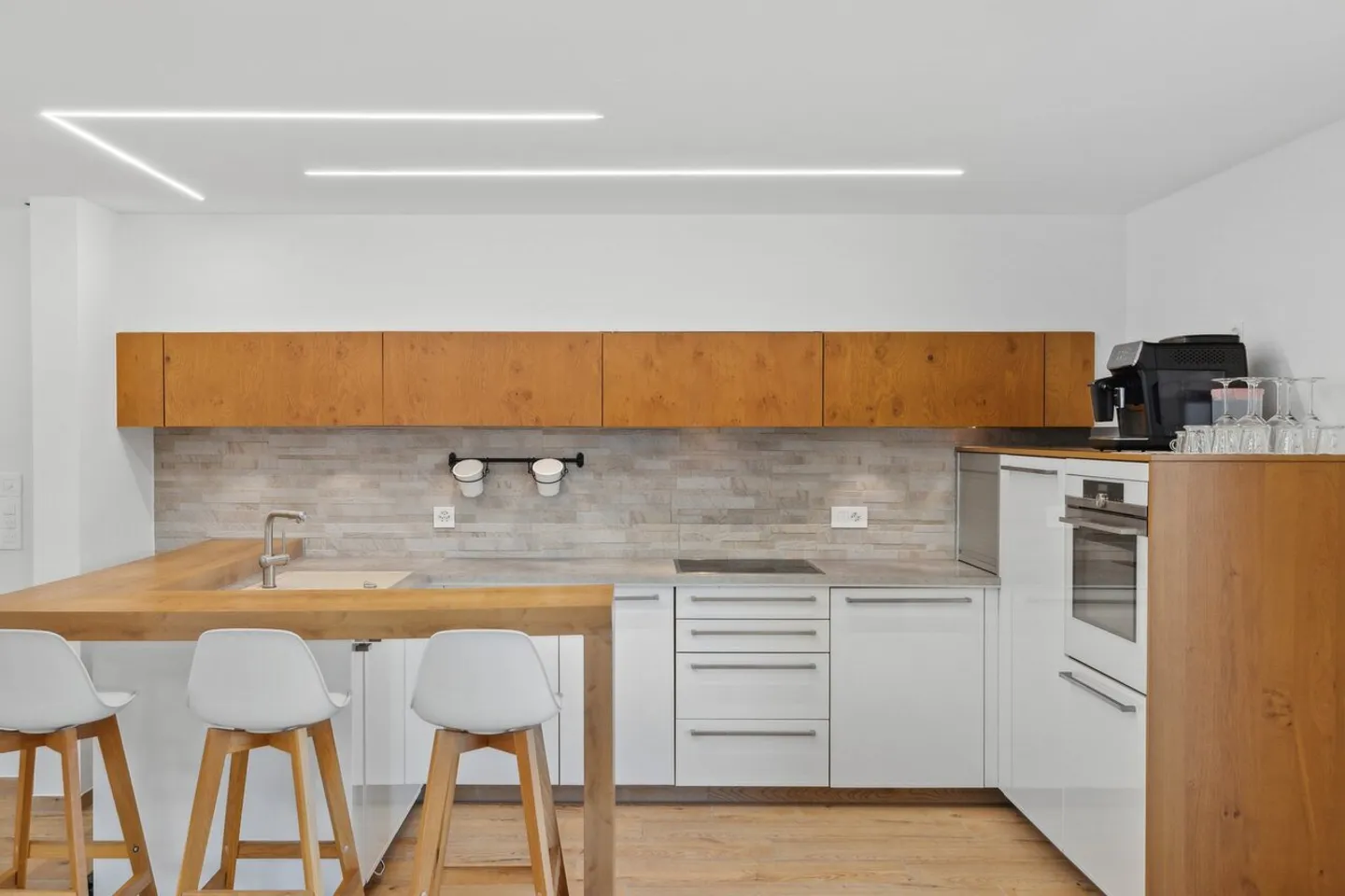 Maison moderne de 6,5 pièces avec jardin - Photo 4 sur 11