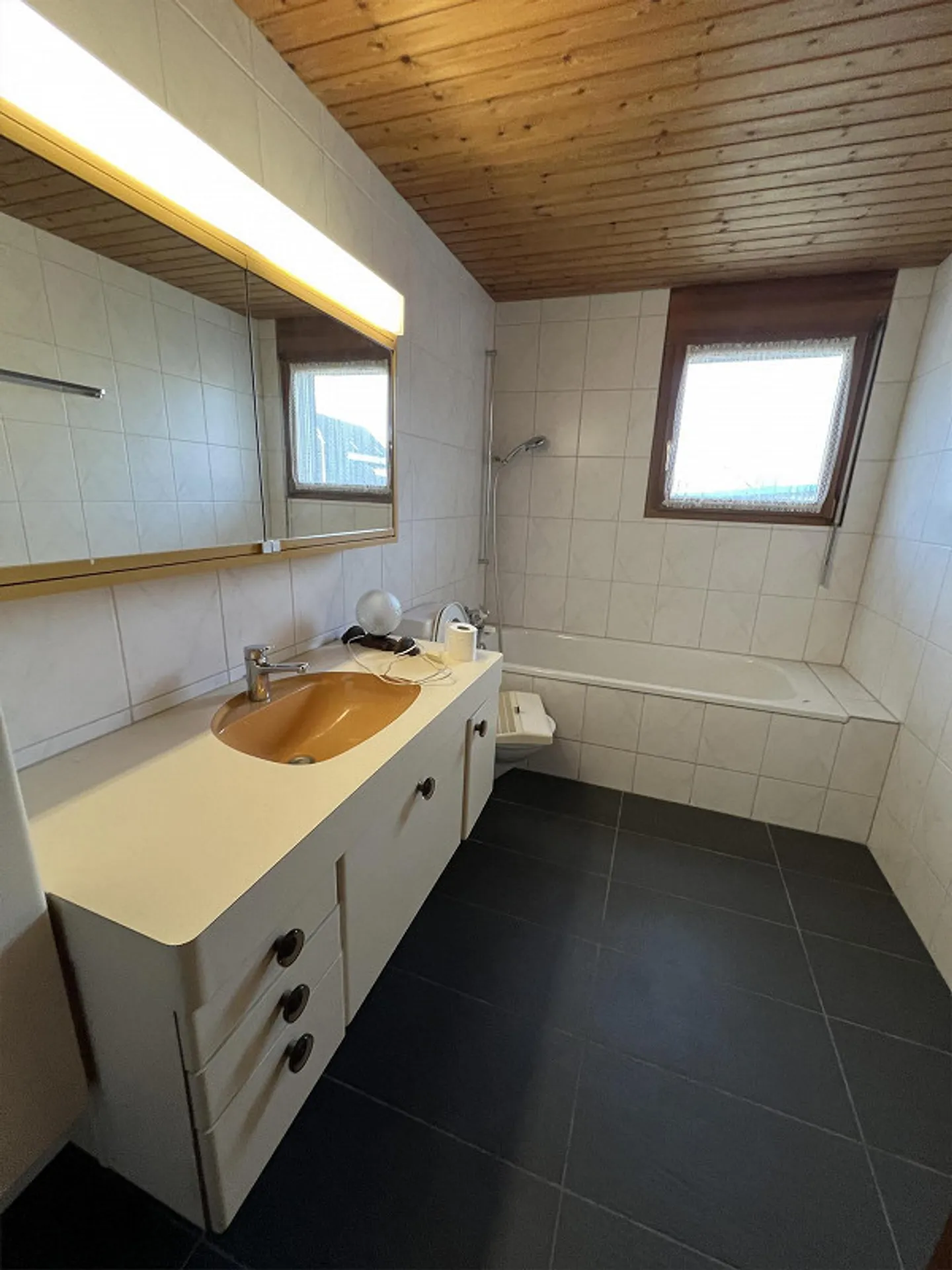 Geräumiges Familienhaus in zentraler Lage - Foto 8 von 13