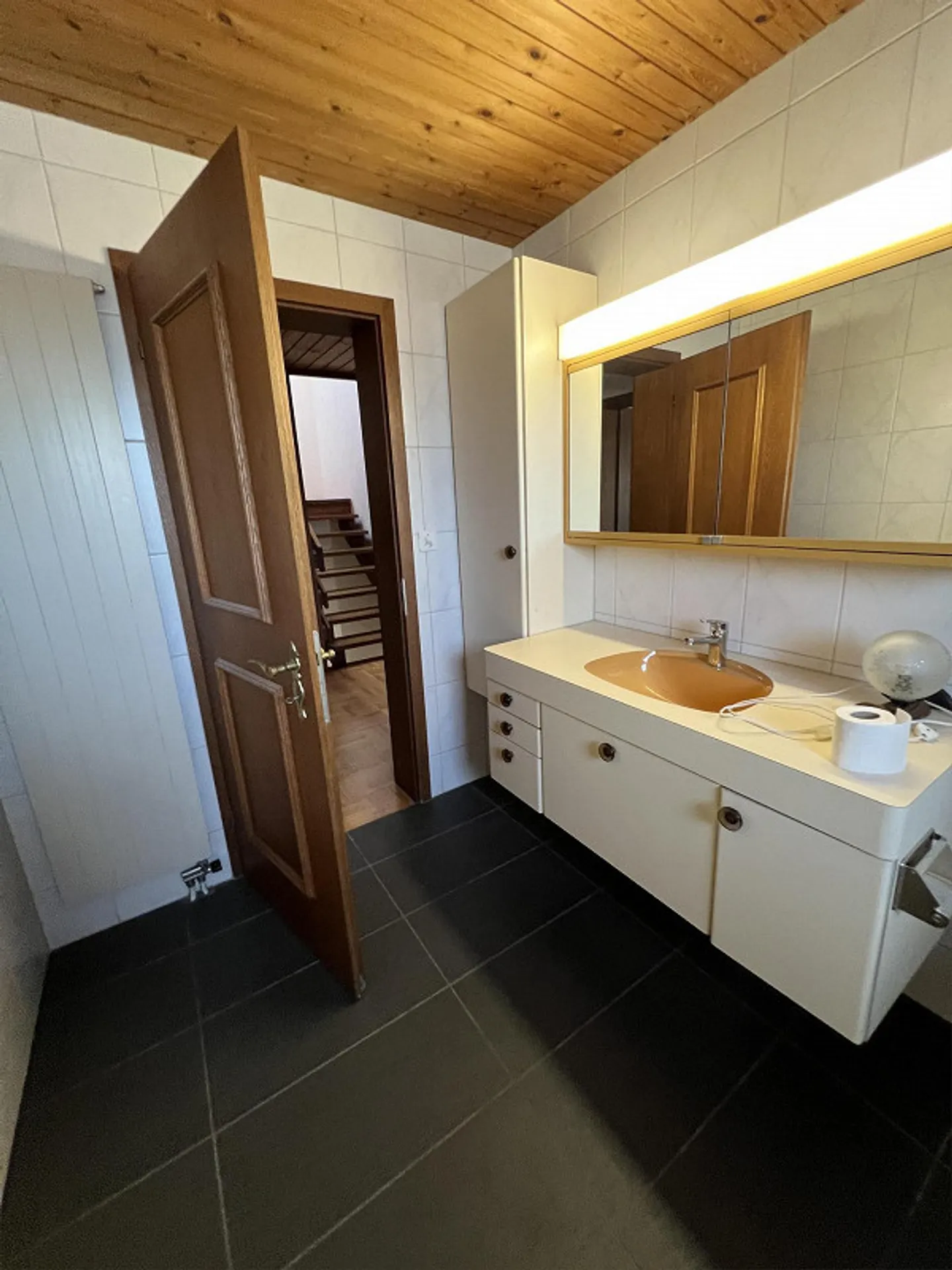 Geräumiges Familienhaus in zentraler Lage - Foto 9 von 13