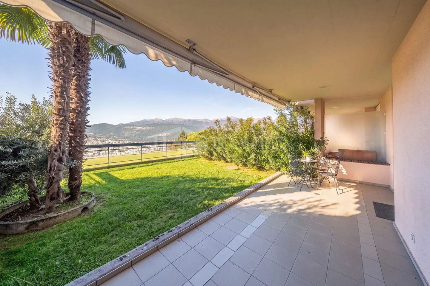 DUPLEX WITH GARDEN AND PANORAMIC VIEW OF THE LAKE - Photo 24 of 30