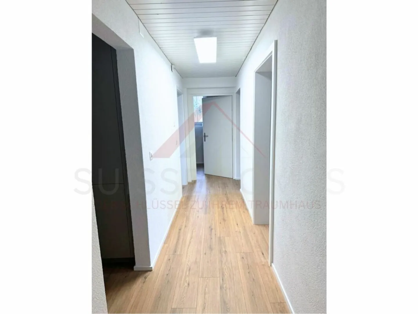 Newly renovated 2.5-room penthouse apartment with washing tower & parking space - Photo 2 of 7