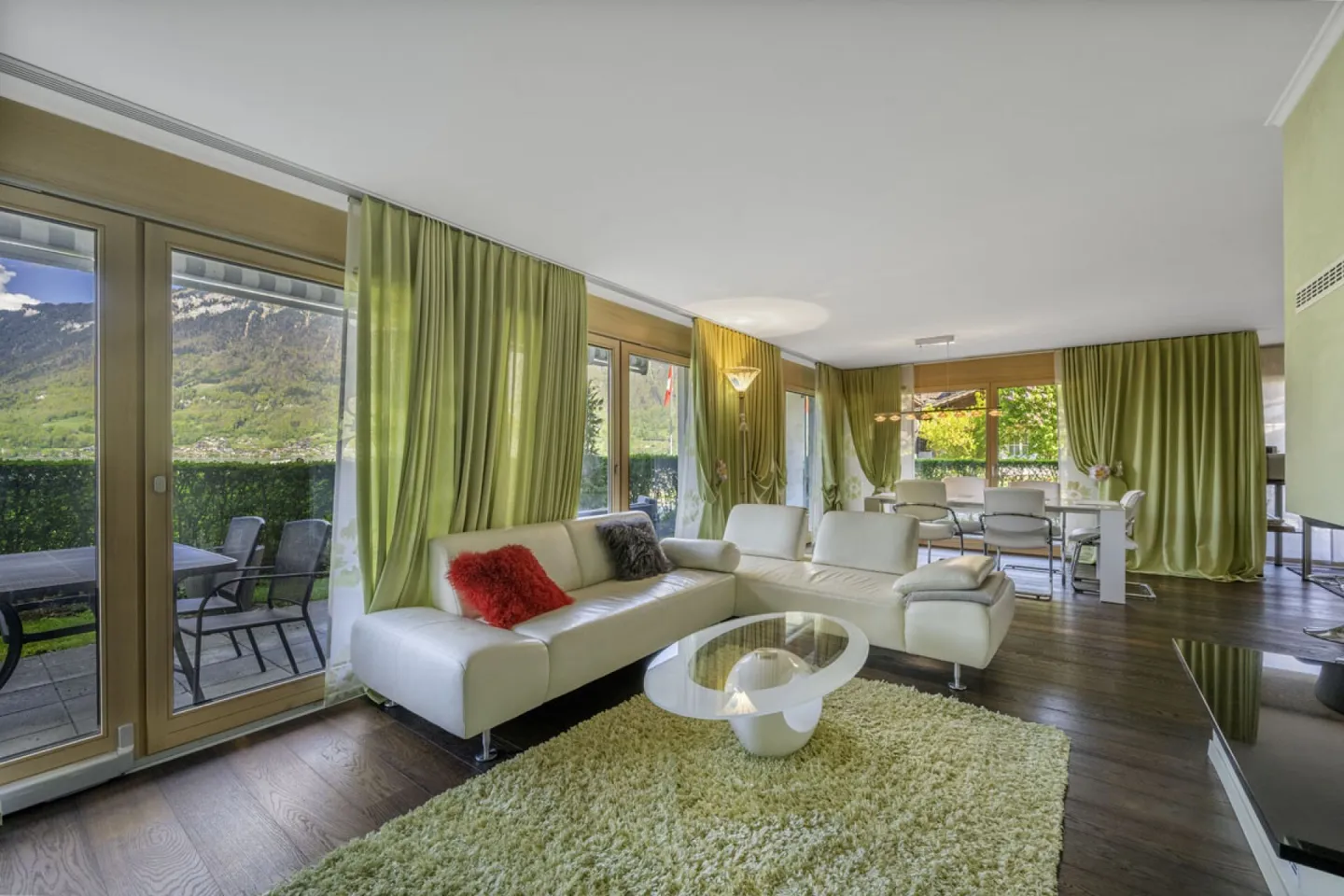 VIVERE IN RIVA AL LAGO Appartamento con giardino 4,5 stanze a Iseltwald - Foto 6 di 18